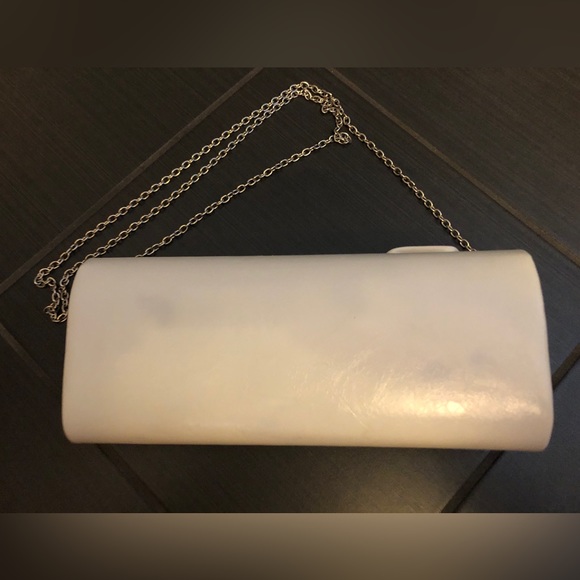 Ricki’s White Clutch with flower detail - Picture 3 of 4